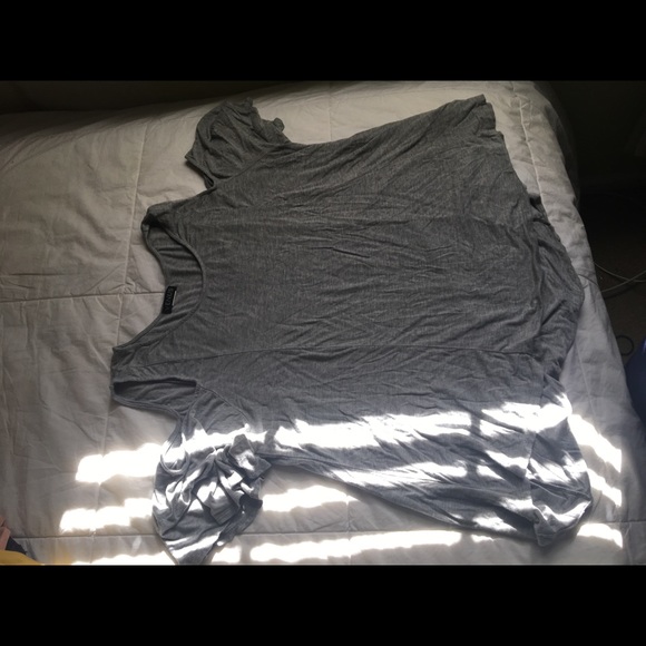 Grey shoulder cut flowing blouse. Size L. - Picture 4 of 8